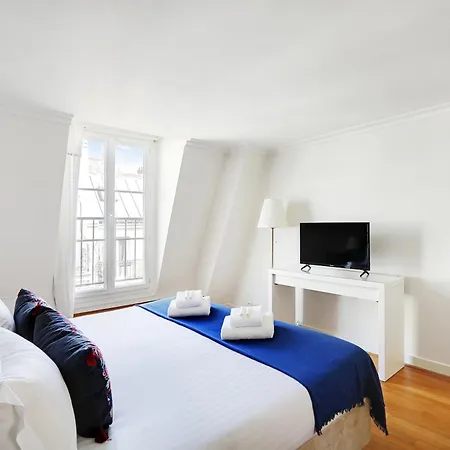 Pick A Flat's In Champs-elysees - Rue Ponthieu Paris