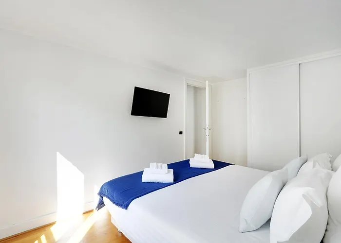 Pick A Flat's In Champs-elysées - Rue Ponthieu *