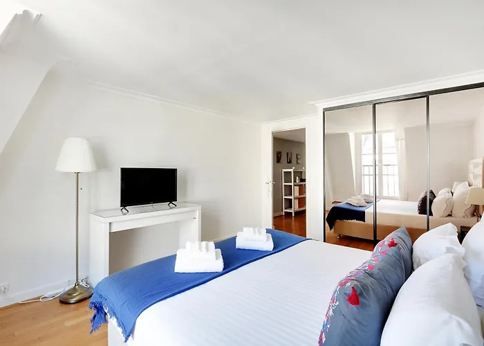 Pick A Flat's In Champs-elysées - Rue Ponthieu * Paris