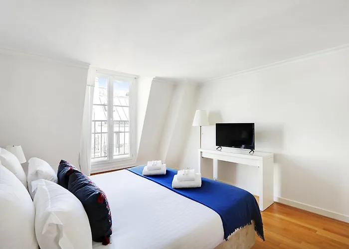 Pick A Flat's In Champs-elysées - Rue Ponthieu Paris
